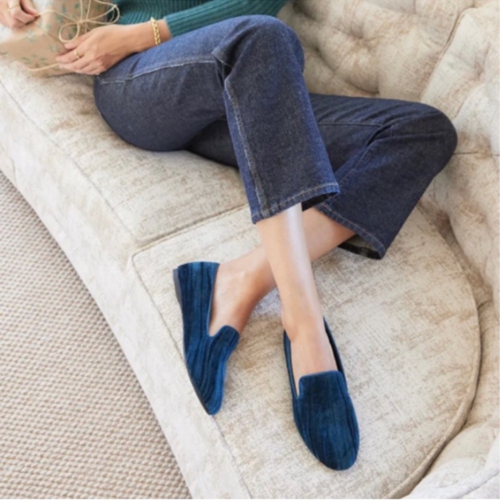 Birdies Starling Flat Loafer in Sapphire Crushed Velvet, Size 8.5